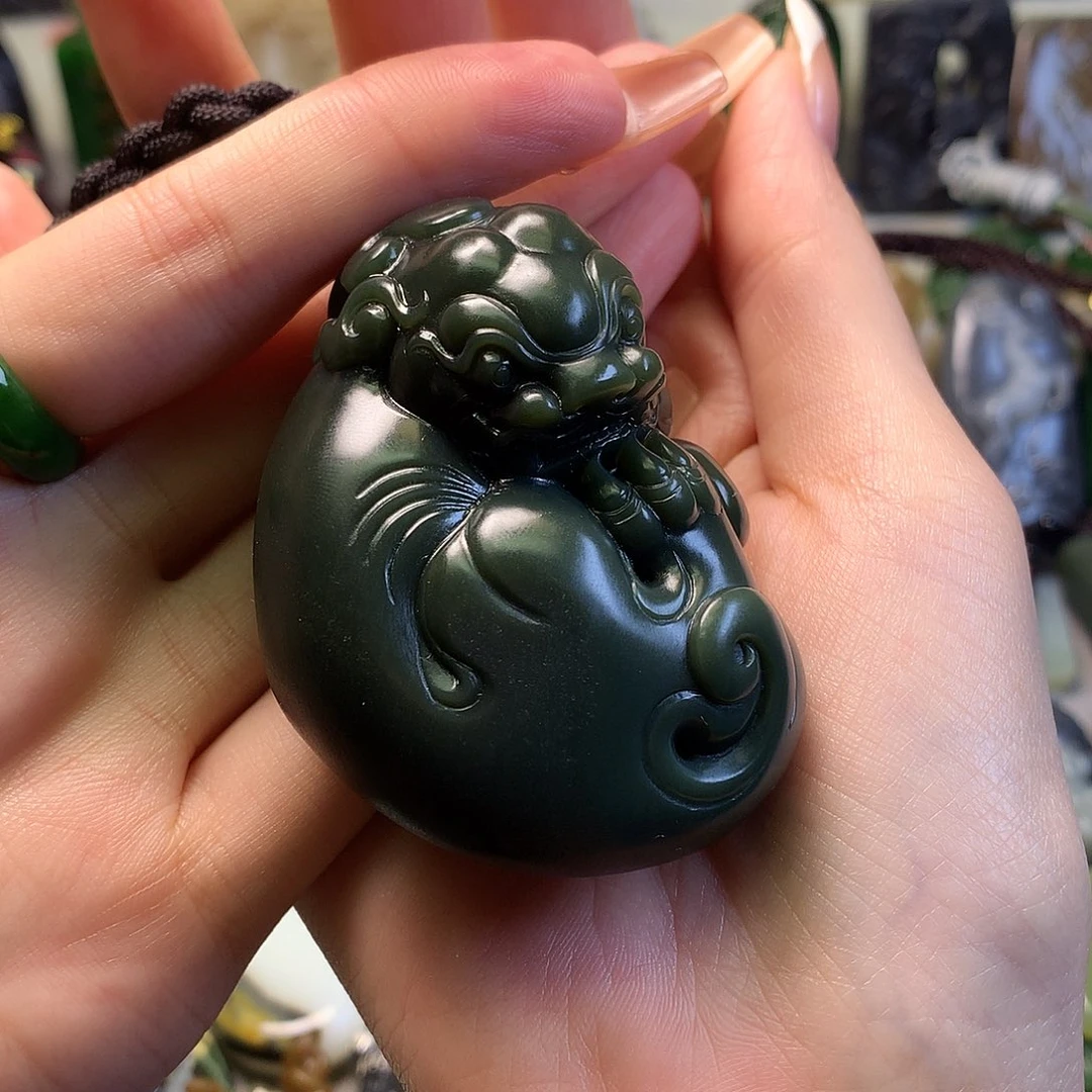 颈饰未镶嵌和田玉山**间