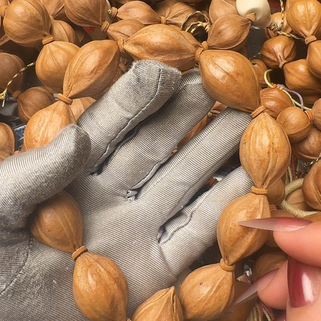 橄榄核把件鲨鱼背