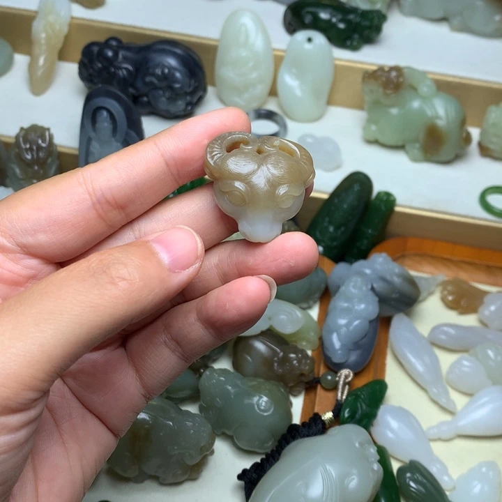 和田玉未镶嵌颈饰