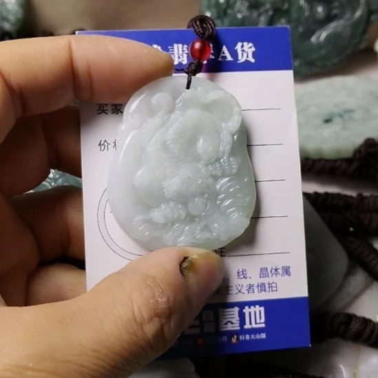 翡翠未镶嵌颈饰挂件