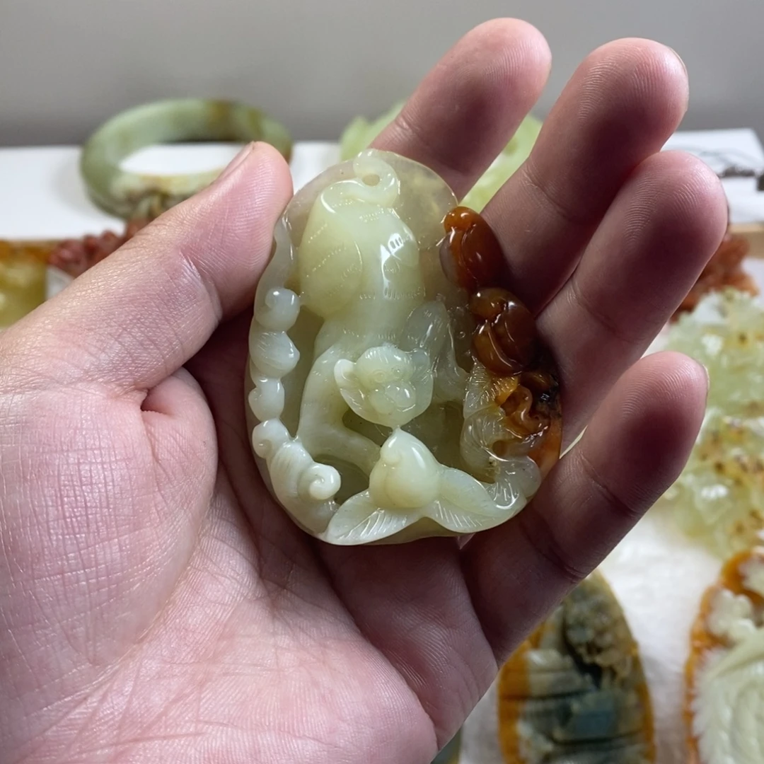 蛇纹石玉未镶嵌颈饰