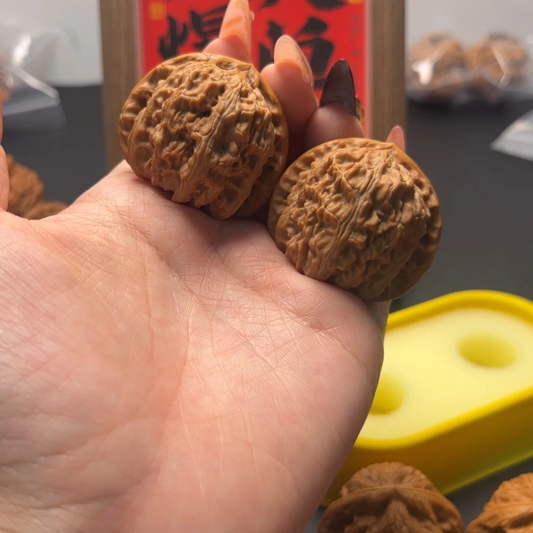 文玩核桃吊坠白狮子41