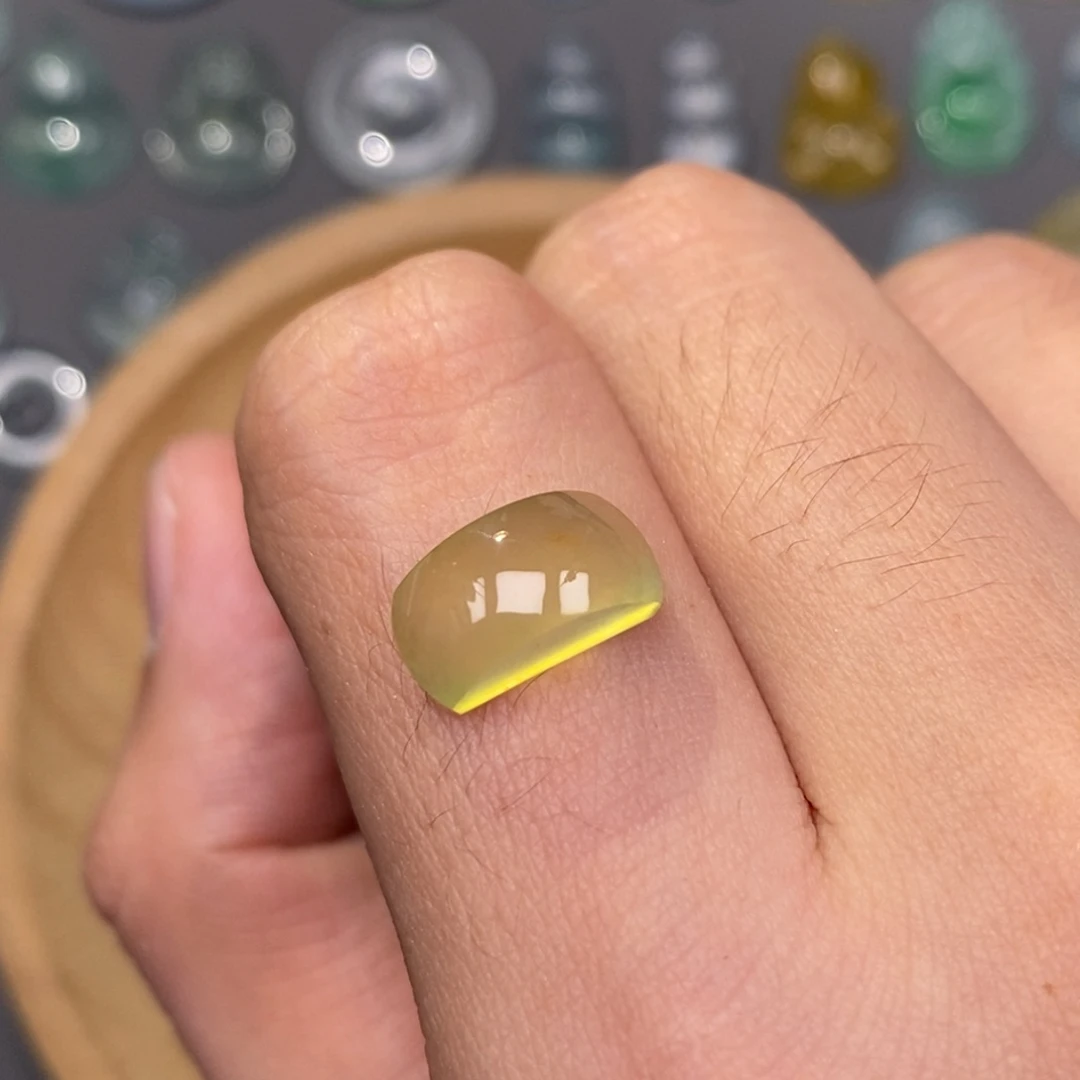 翡翠未镶嵌颈饰马鞍