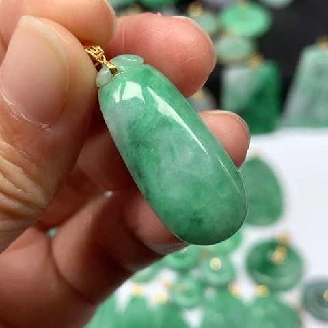 翡翠吊坠(不含链)18K金镶嵌