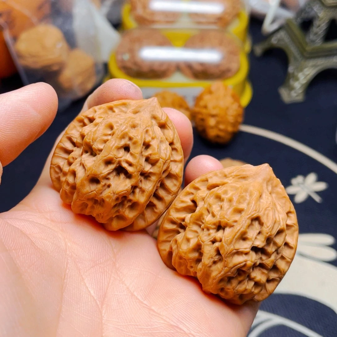 文玩核桃把件望月一对