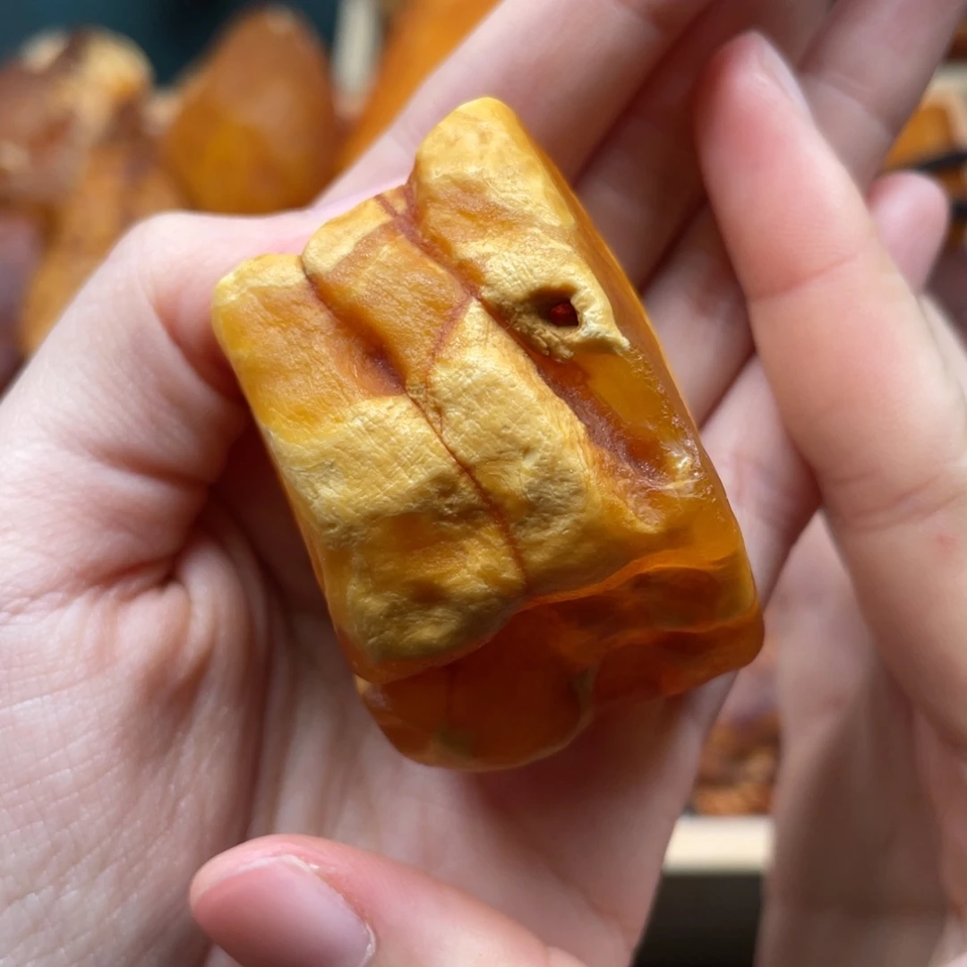 未镶嵌琥珀珠宝奇石