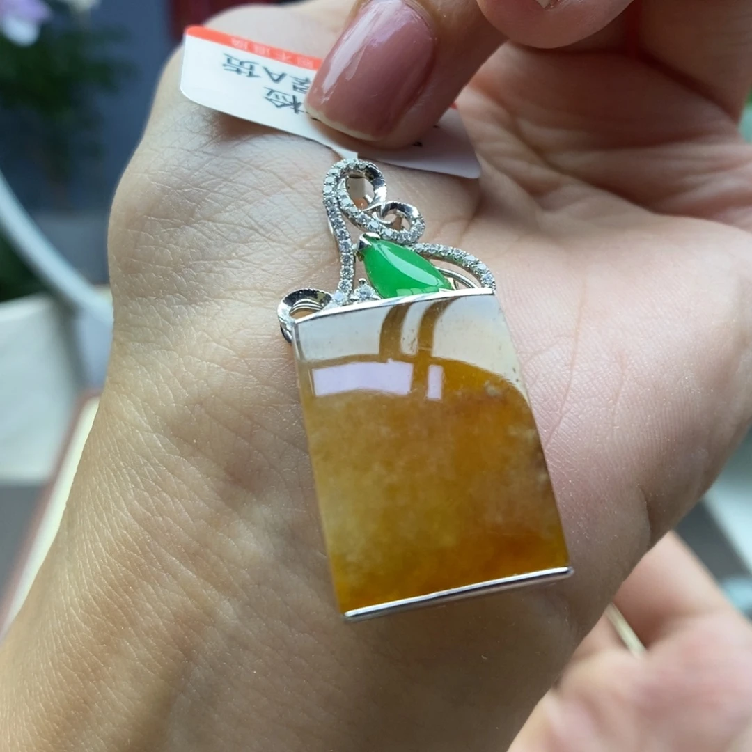 颈饰18K金镶嵌翡翠吊坠30