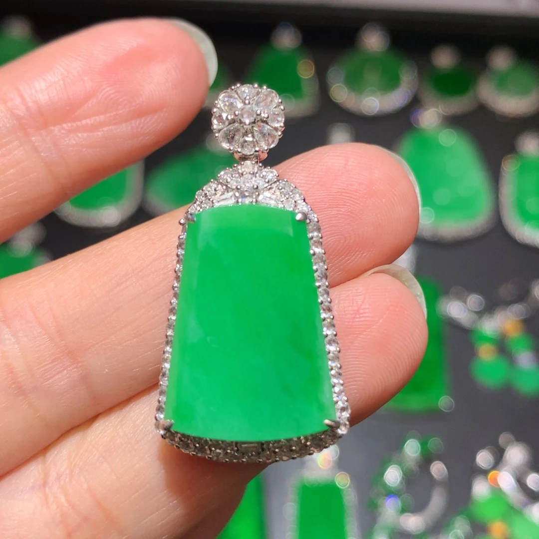 翡翠颈饰18K金镶嵌翡翠