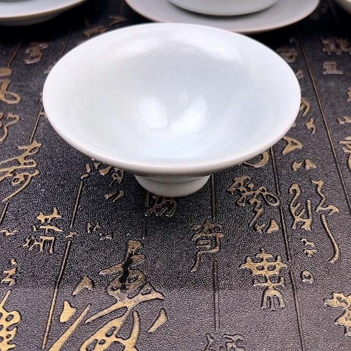 汝瓷月白风格釉斗笠杯