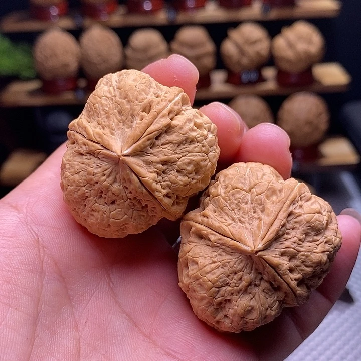 文玩核桃吊坠石玉三棱40