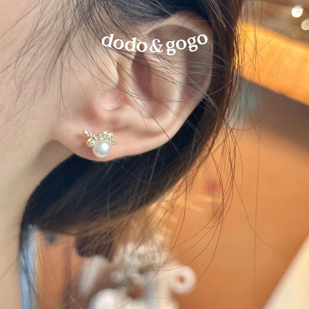 DODOGOGO蝴蝶结淡水珍珠耳钉气质时尚百搭精致经典简约甜美耳环女