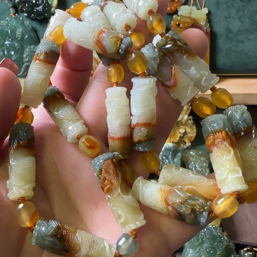 蛇纹石玉合金颈饰肉**团