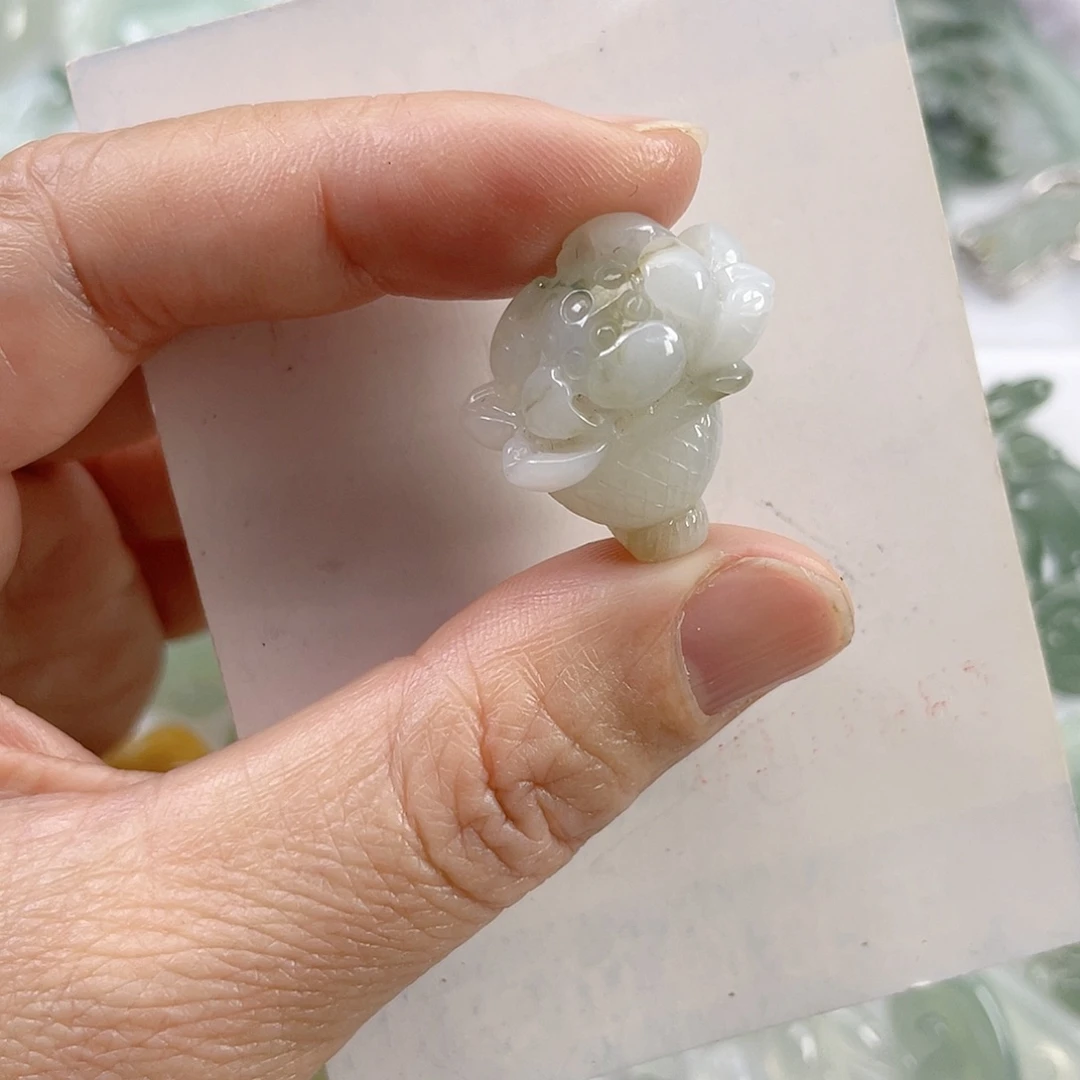 翡翠颈饰未镶嵌加****多花篮