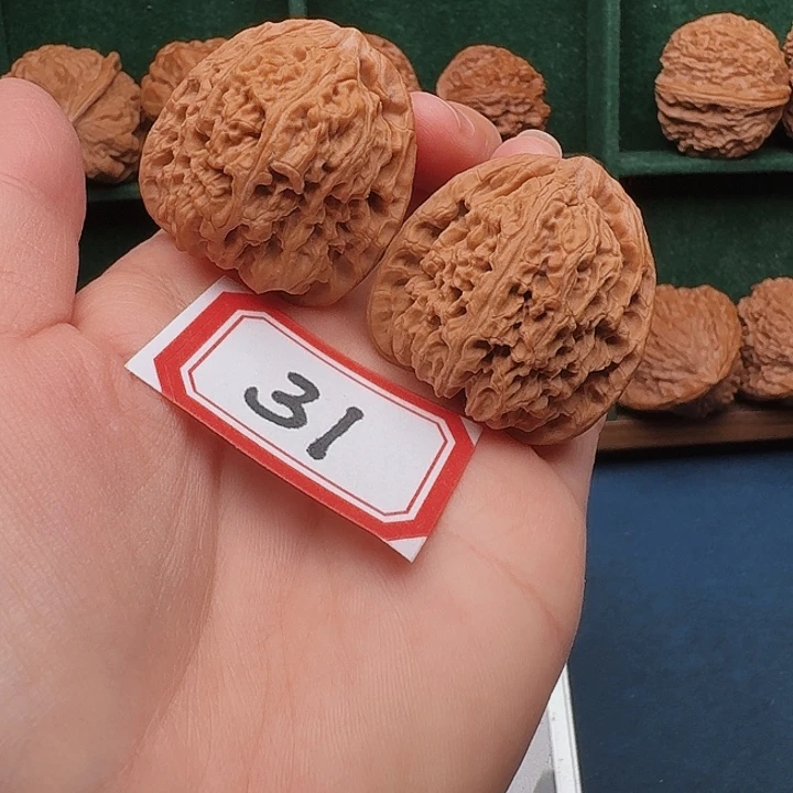文玩核桃吊坠全品37尺南疆石