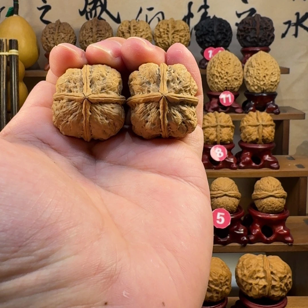 铁核桃把件龙脊四方