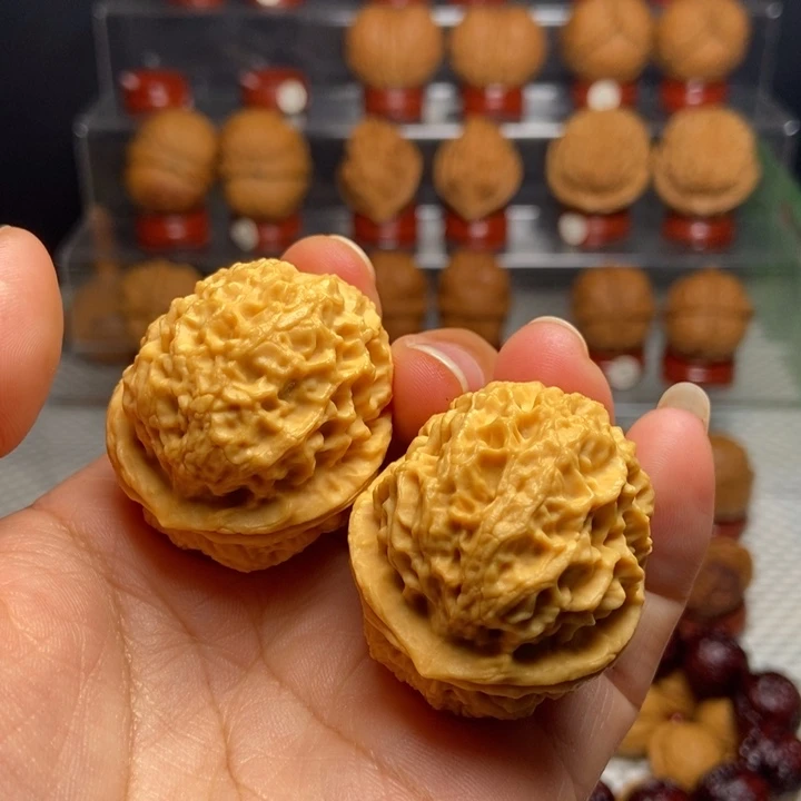 把件文玩核桃珊瑚绣球42