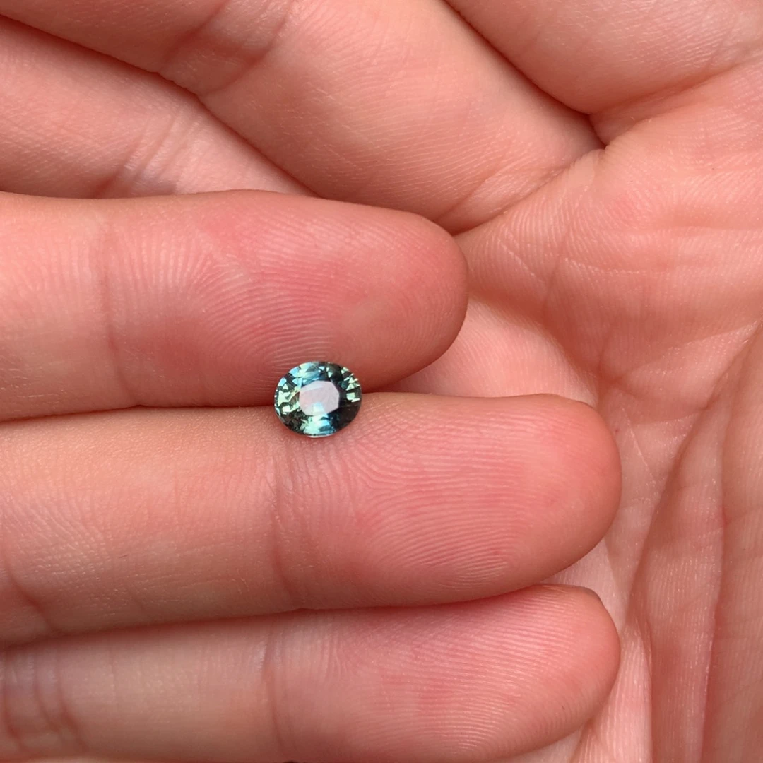 裸石彩色蓝宝石泓*佗