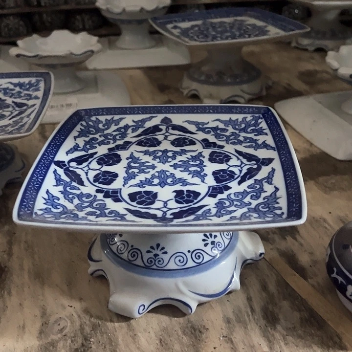 摆件青花瓷手工手绘高温釉下彩外贸出口瓷，高脚果盘