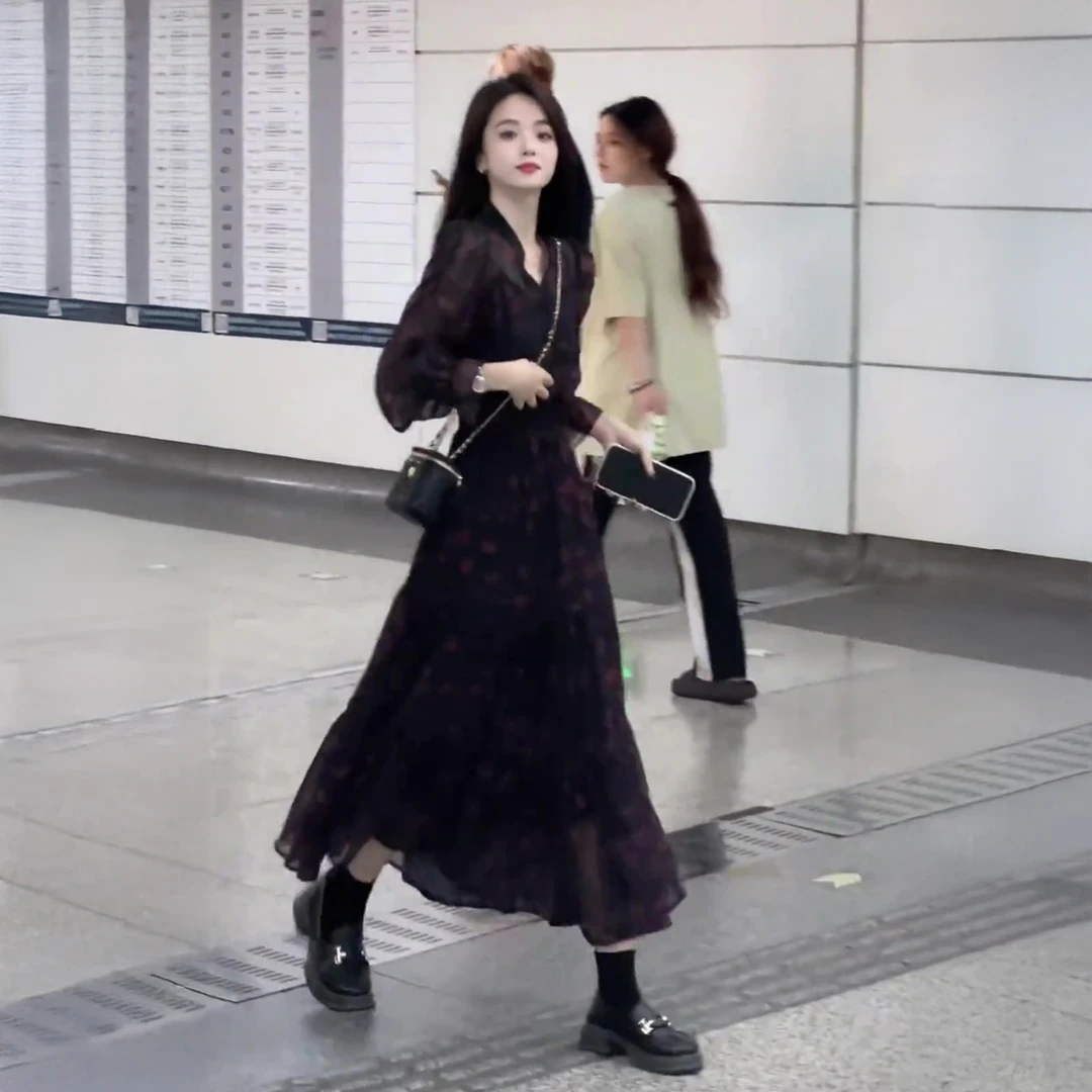 法式高级感气质轻熟长袖碎花连衣裙女秋季新款收腰显瘦A字长裙子