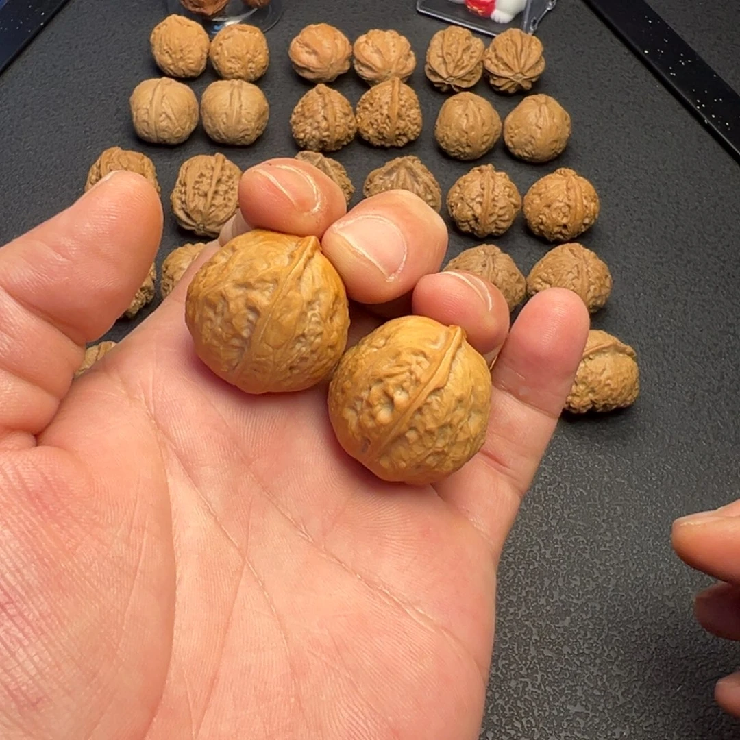 文玩核桃把件龙胆