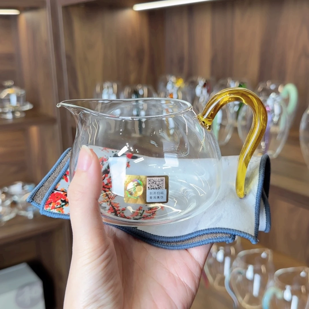 禾器淡然浅黄色。。。。