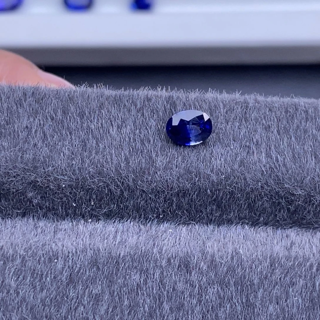 裸石蓝宝石双色蓝宝一半透明一半橄榄色0.57克拉