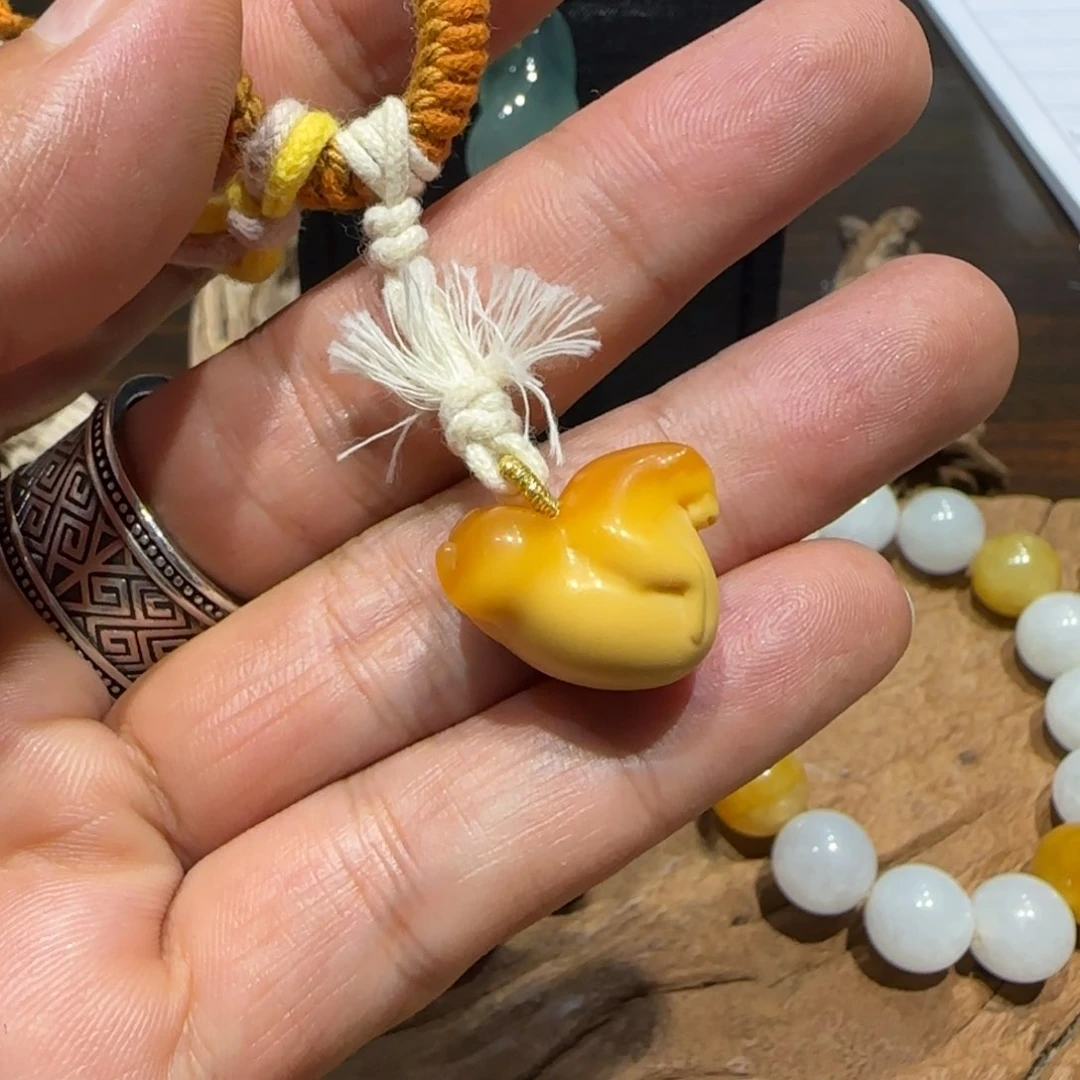 石英质玉未镶嵌车挂爱****桃