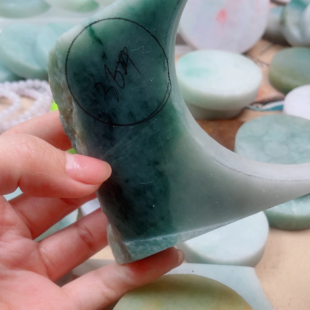 翡翠未镶嵌颈饰568……