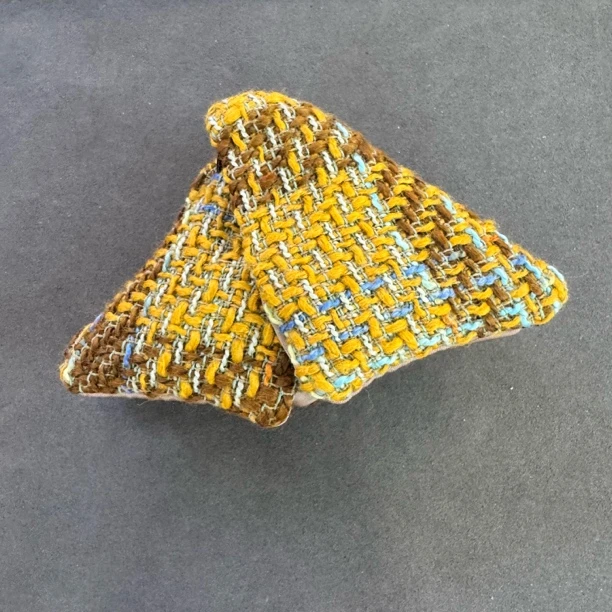 2152-简约黄色三角包发夹一个13cm