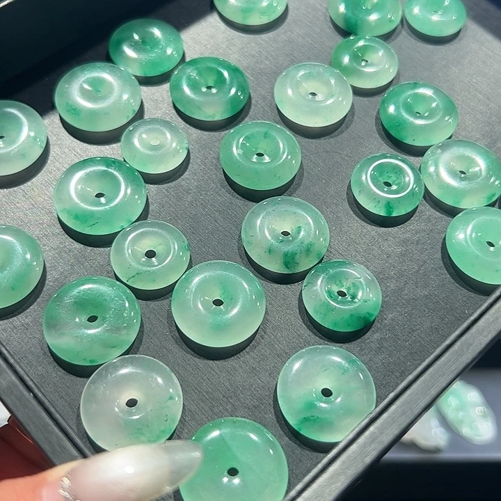 石英质玉（非洲翠）合金颈饰