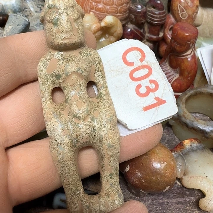 蛇纹石玉颈饰未镶嵌