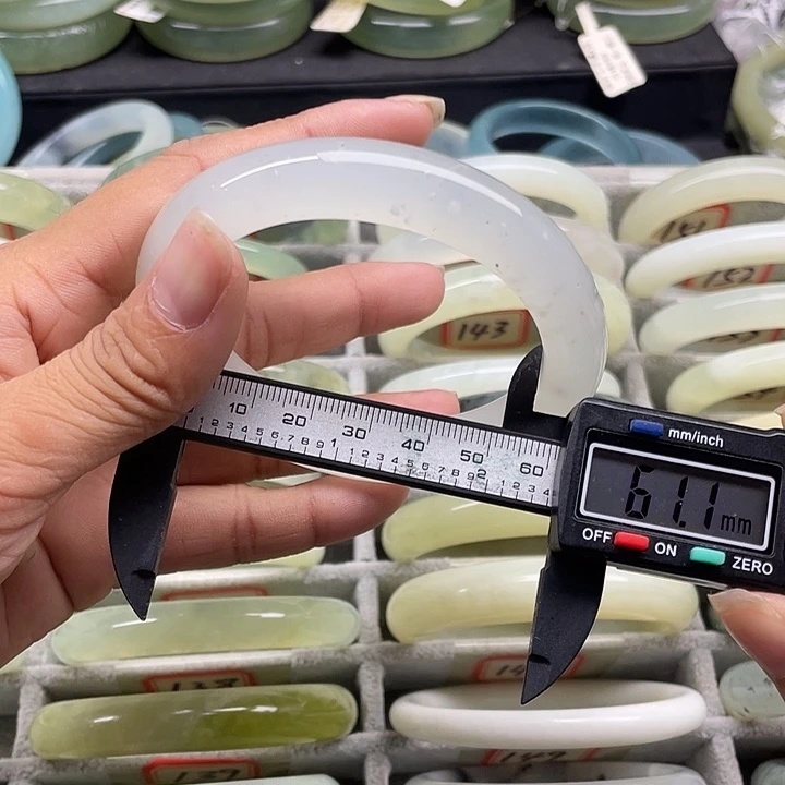 蛇纹石玉未镶嵌手镯133