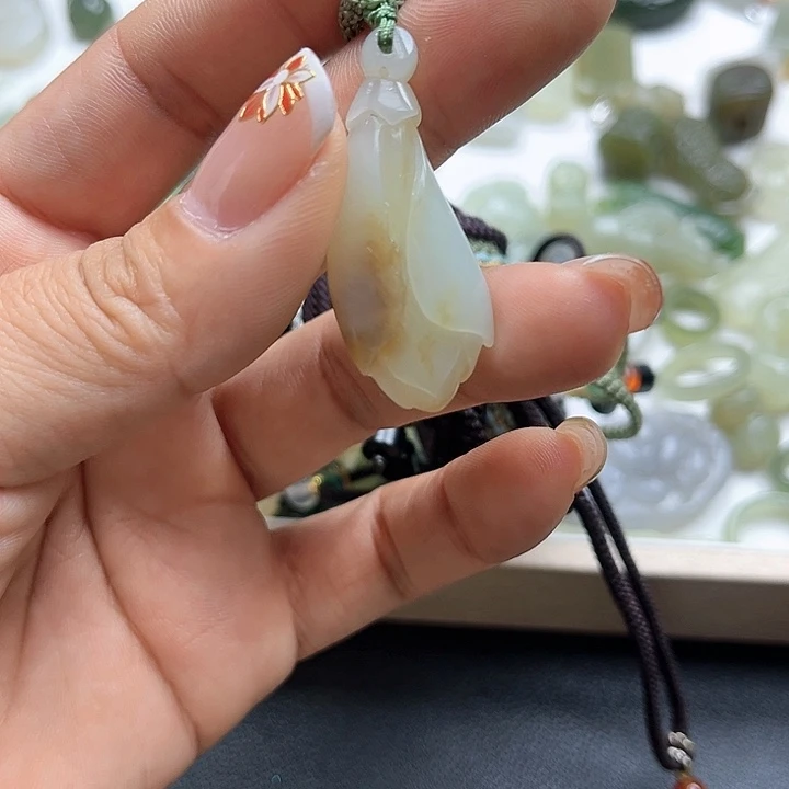 【闪购商品】颈饰未镶嵌和田玉简*点