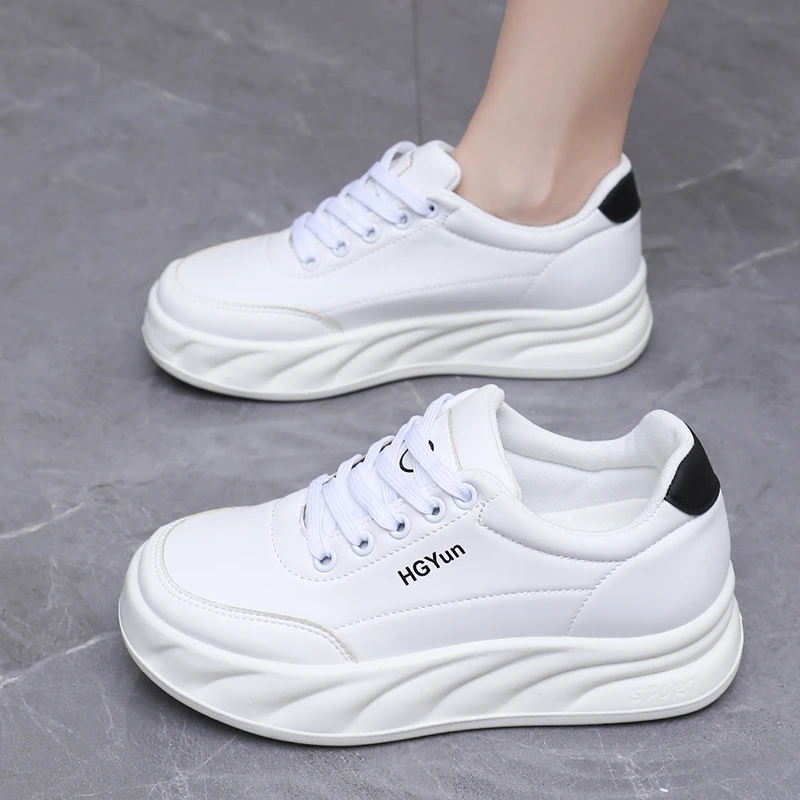 春季新款厚底板鞋轻便防滑舒适运动学生鞋休闲女款增高小白鞋单鞋