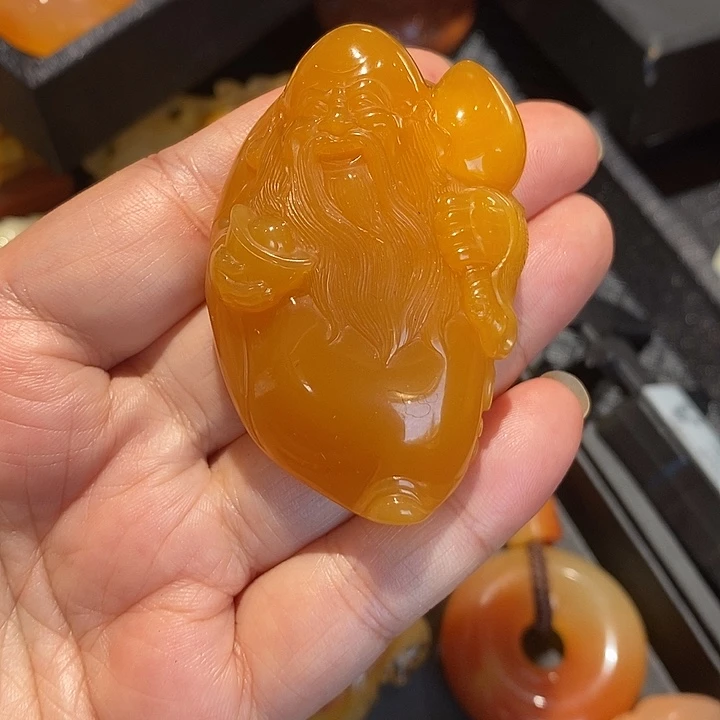 石英质玉（黄龙玉）未镶嵌颈饰