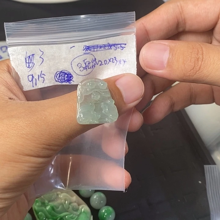 定制翡翠未镶嵌翡翠