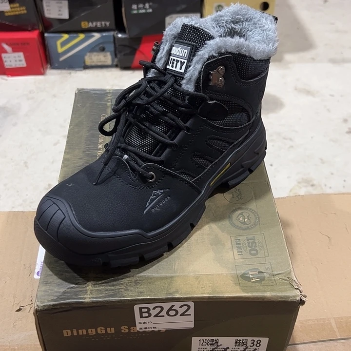 262号。棉40码防砸防刺劳保鞋。鞋底磨损介意勿拍