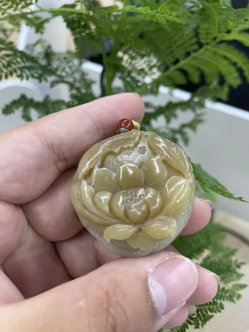 和田玉且末莲花挂件