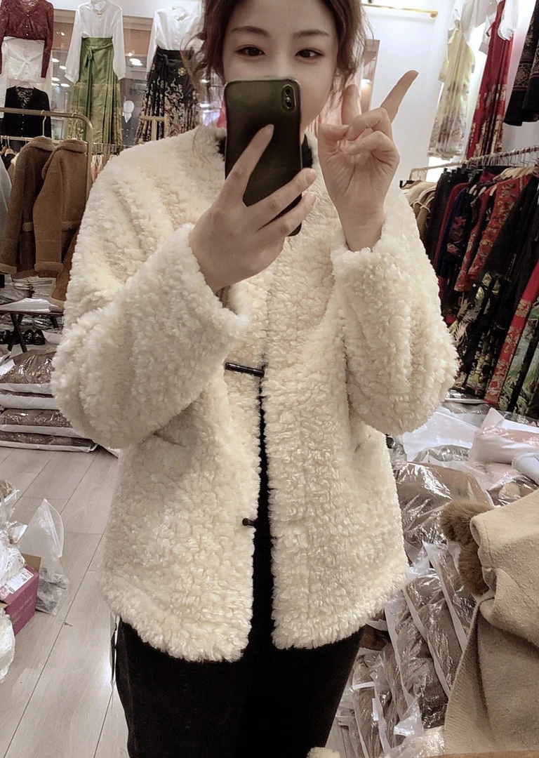 颗颗粒粒毛毛一体绒外套加厚冬款气质小香风百搭时尚外套冬季毛绒