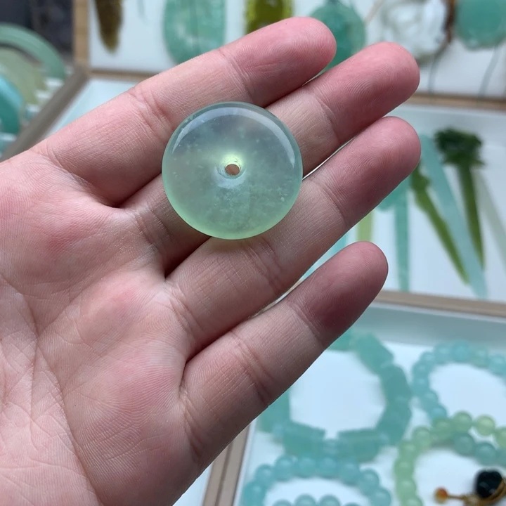 岫玉未镶嵌颈饰平安扣