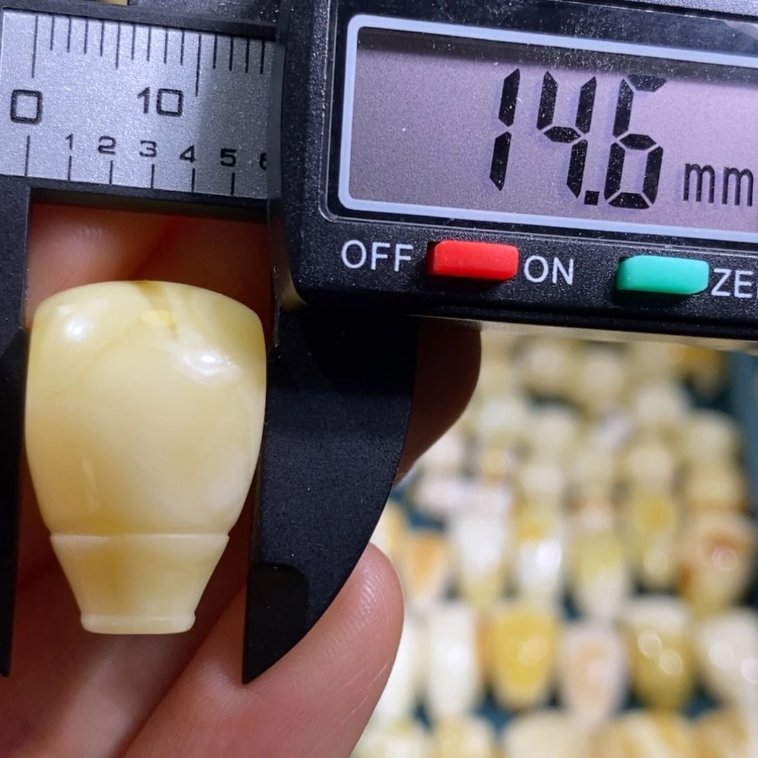 未镶嵌蜜蜡裸石配饰