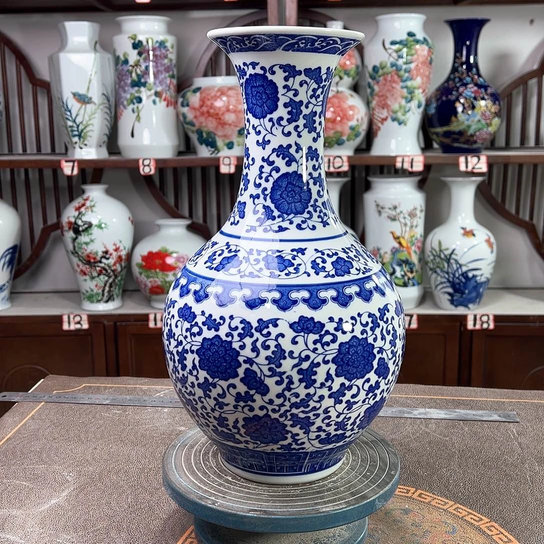 陶摆件景德镇陶瓷缠枝