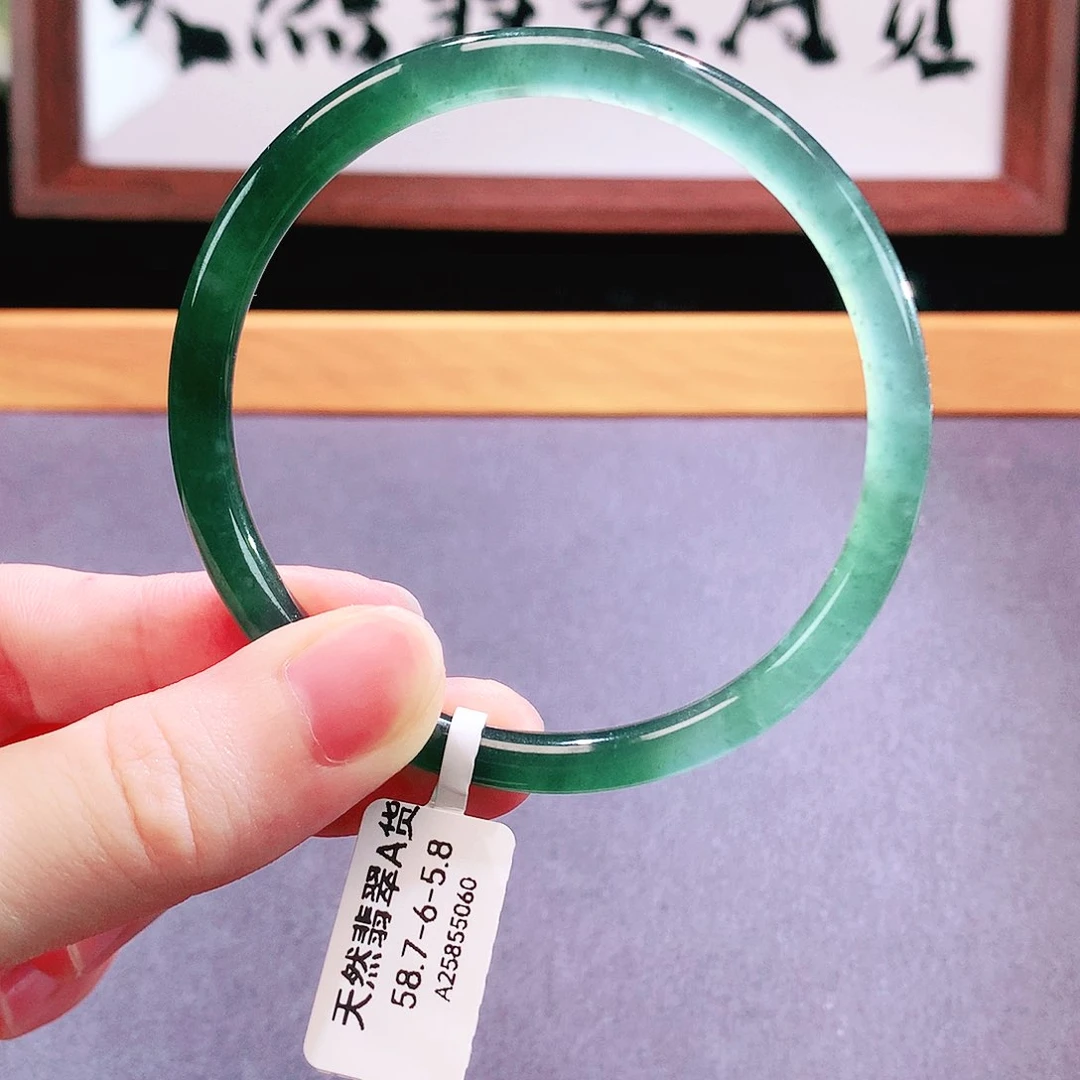 翡翠手镯未镶嵌天然翡翠