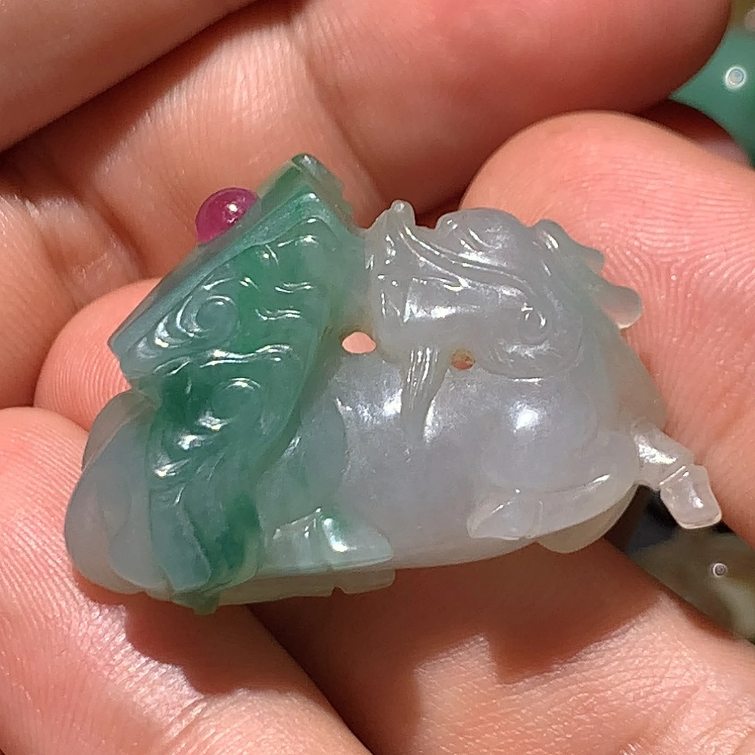 如***镜翡翠未镶嵌颈饰翡翠