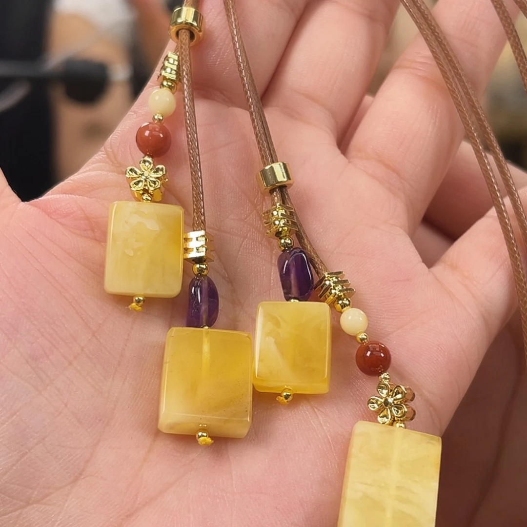 未镶嵌琥珀裸石多样性发其一