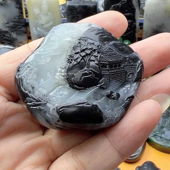 颈饰未镶嵌和田玉梅**时