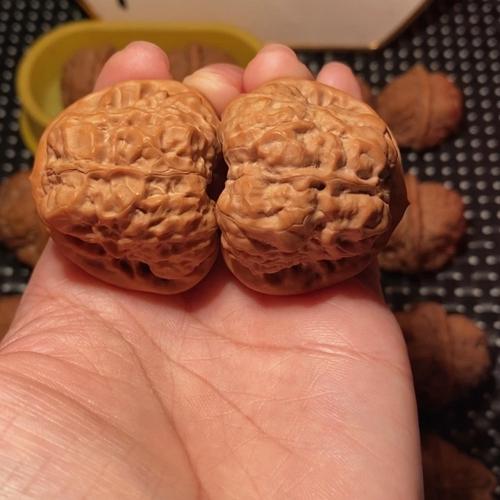 大***蟆文玩核桃把件蛙王