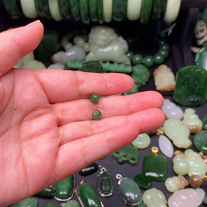 娟***》和田玉未镶嵌颈饰