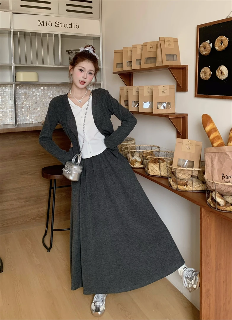 2025年秋季新款韩系V领假两件拼接显瘦长袖+新款时尚洋气百搭女装