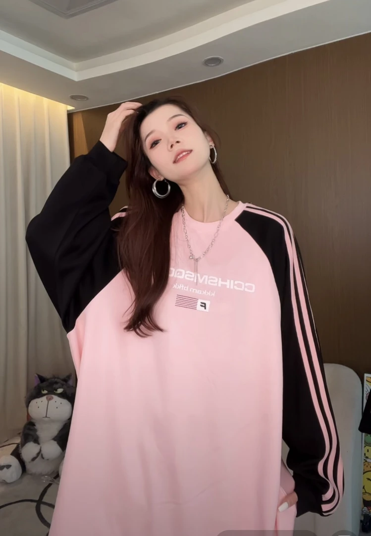 2025年秋季新款大版擦肩肩线撞色休闲遮屁股宽松长袖卫衣70000